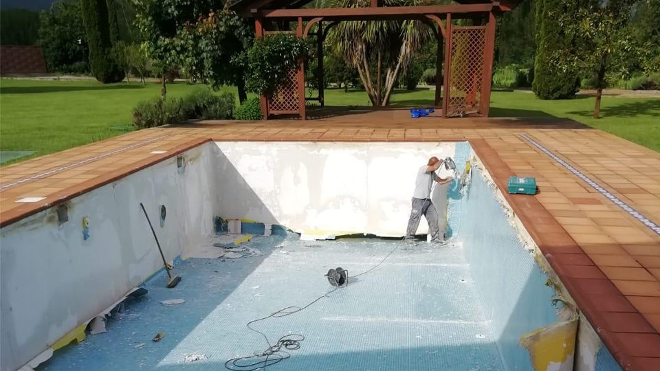 proceso de impermeabilización de piscina mediante poliurea